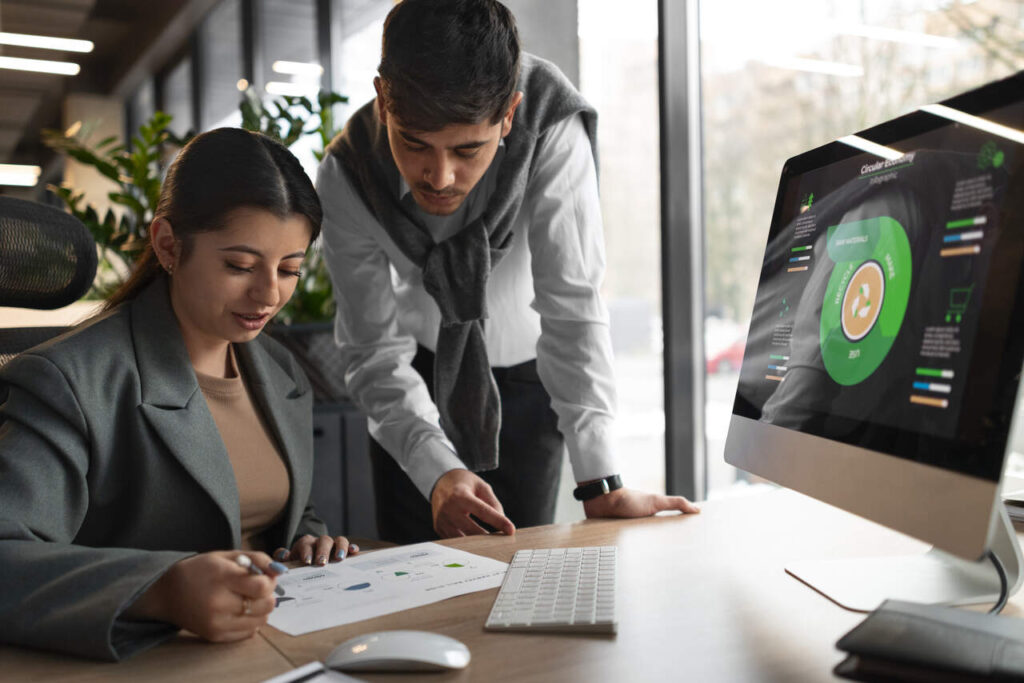 equipe realizando atualizações para reforma tributária e ERP