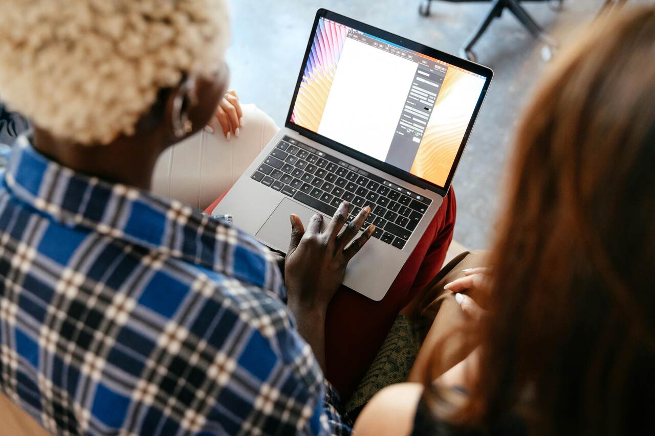 Imagem Não dê Ctrl+Z no compliance em TI da sua empresa: atualize suas políticas